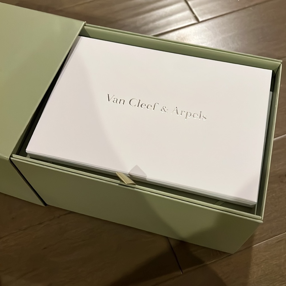 Authentic Van Cleef & Arpels Empty Gift Box - image 2